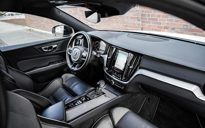 Volvo V60 cena 99900 przebieg: 190000, rok produkcji 2020 z Świdnica małe 781